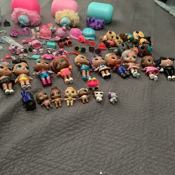 It comes with 24 and a lot of accessory’s - Picture 2 of 4